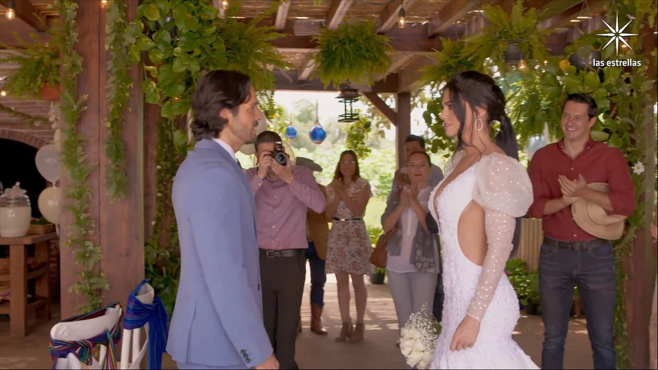 Livia Brito luce arriesgado vestido de novia en ‘La Desalmada’ y deja a sus compañeros sin aliento