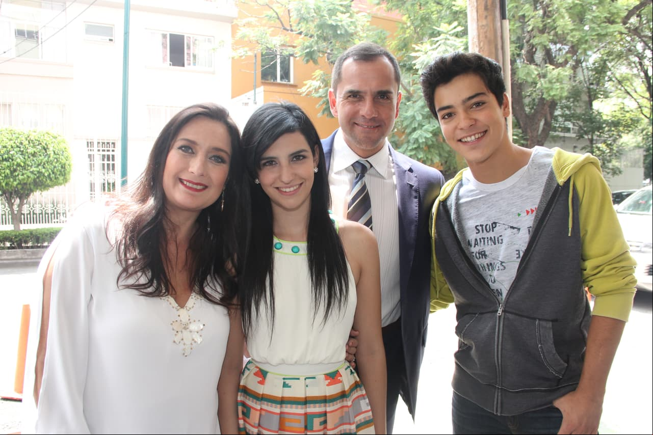 DICHO: Gemelos separados al nacer y un oscuro pasado en "Entre padres y hermanos"...
