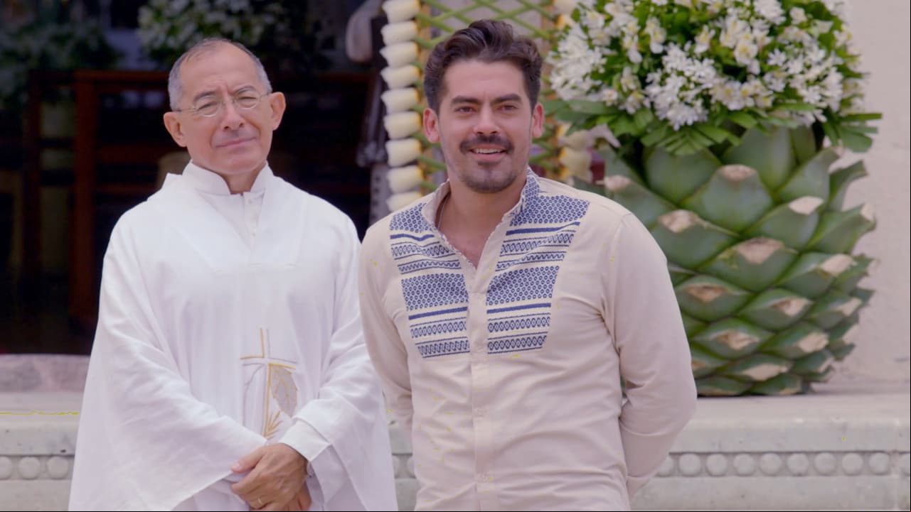 Jonás está feliz al ver a Ximena llegar a la iglesia.