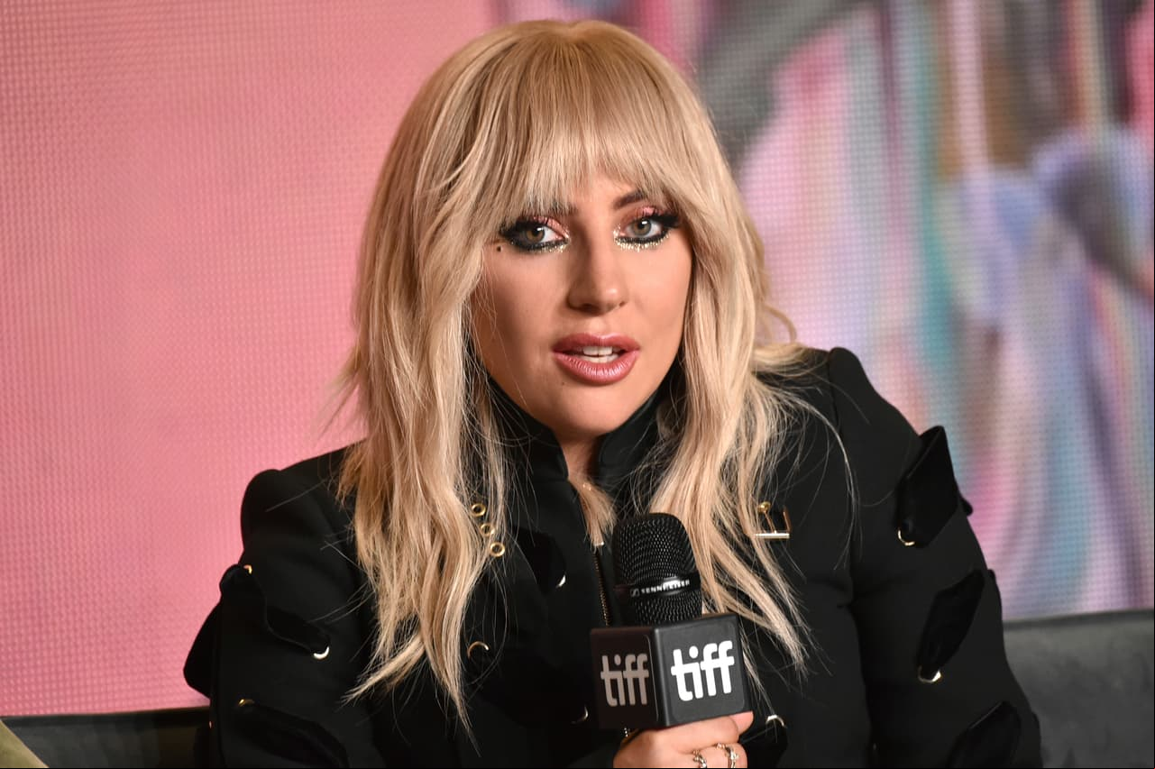 Roban perros de Lady Gaga y su cuidador recibe cuatro disparos al tratar de evitarlo