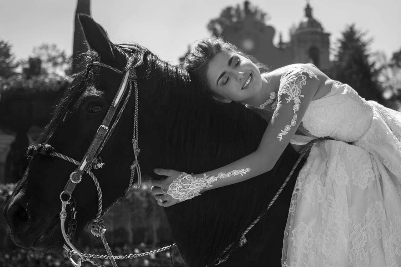 Tras aprender a montar para la telenovela, Michelle demuestra su amor por los caballos.
<br>
<br>Descubre qué pasará en "Quererlo Todo" de lunes a viernes a las 3:30 pm. con Las Estrellas.