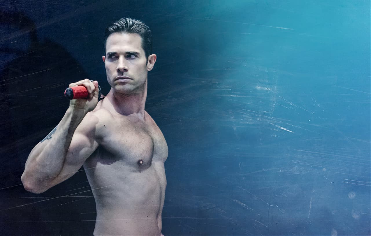 En "El Dragón", Sebastián Rulli, nos conquistó de nueva cuenta con su capacidad actoral, fuerza, cuerpo y destreza. Ve aquí algunas imágenes que lo comprueban. 
<br>
<br>
<i>'El Dragón', gran estreno 4 de mayo a las 9:30 pm. con Las Estrellas.</i>