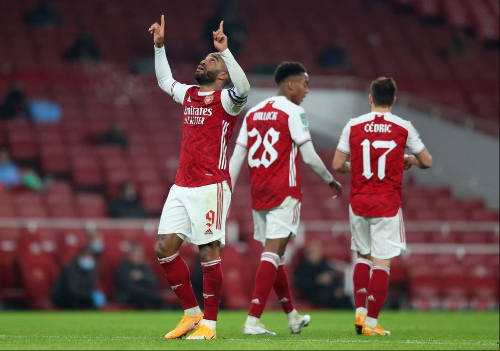 Gabriel Jesus (3’) abrió el marcador para la visita y Lacazette (31’) emparejaba los cartones. Mahrez (54’), Foden (59’) y Laporte (73’) completaron la tremenda goleada en la justa copera.