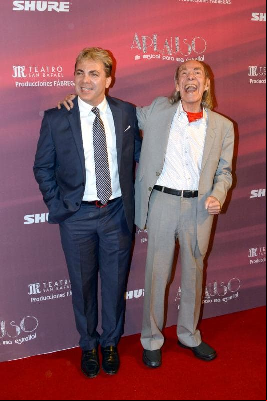 Cristian Castro rompe el silencio y despide a ‘El Loco’ Valdés: “Estoy orgulloso de ser su hijo”