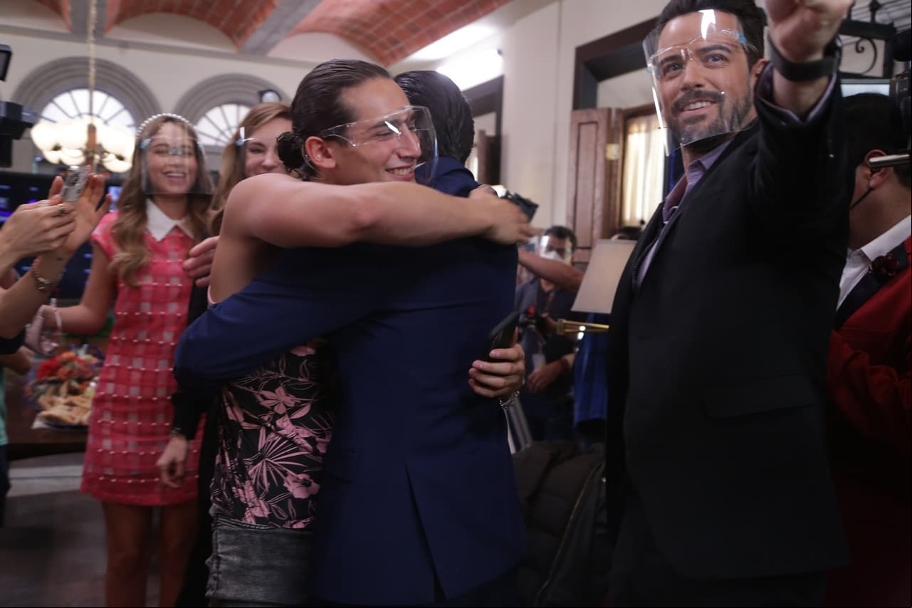 En entrevista exclusiva para Las Estrellas, el productor habló sobre esta nueva integración: “Bienvenido, era importante el tener aquí a un actor al que le tenemos mucha confianza y por supuesto no es nada fácil meterse en estos zapatos, pero sé que Fernando tiene para eso y más”.
