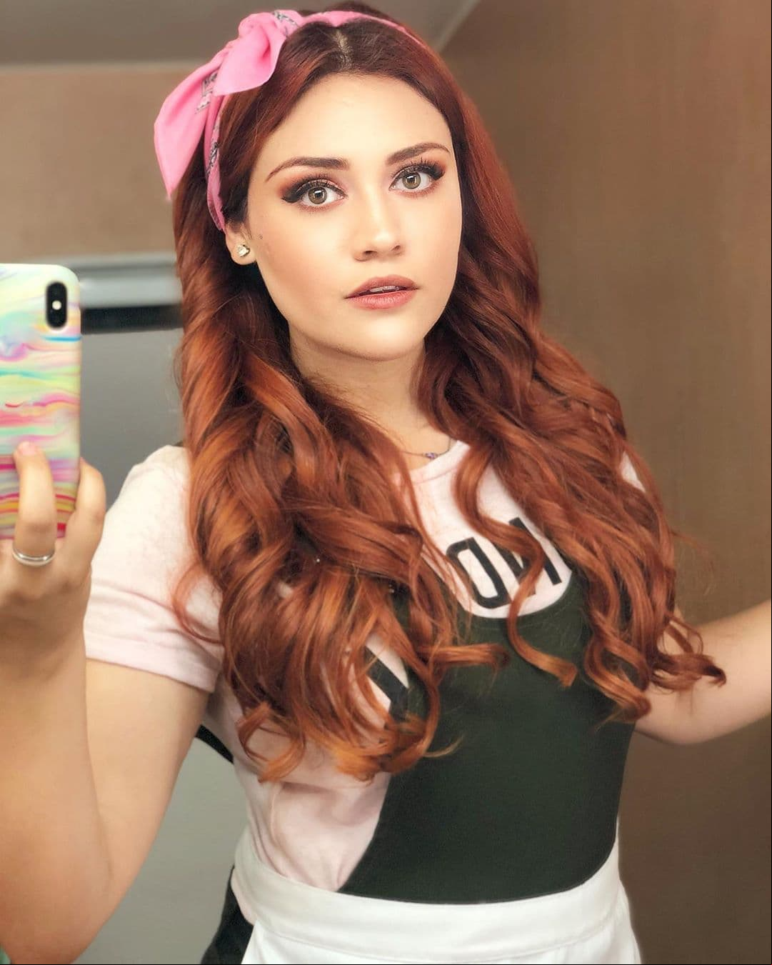 Los rios son lazos para el cabello que luce ahora con caireles bien definidos.