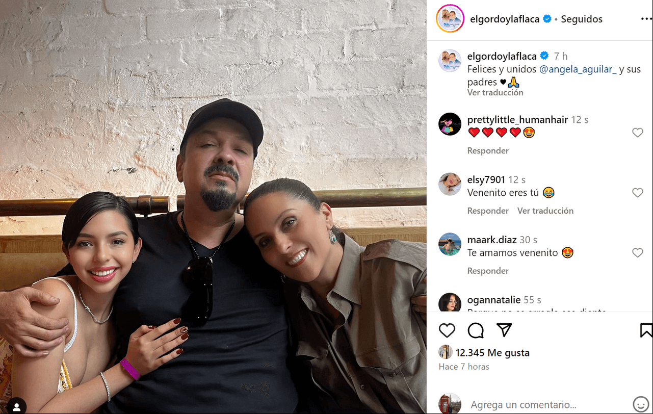 Ángela Aguilar aparece con Pepe Aguilar en foto