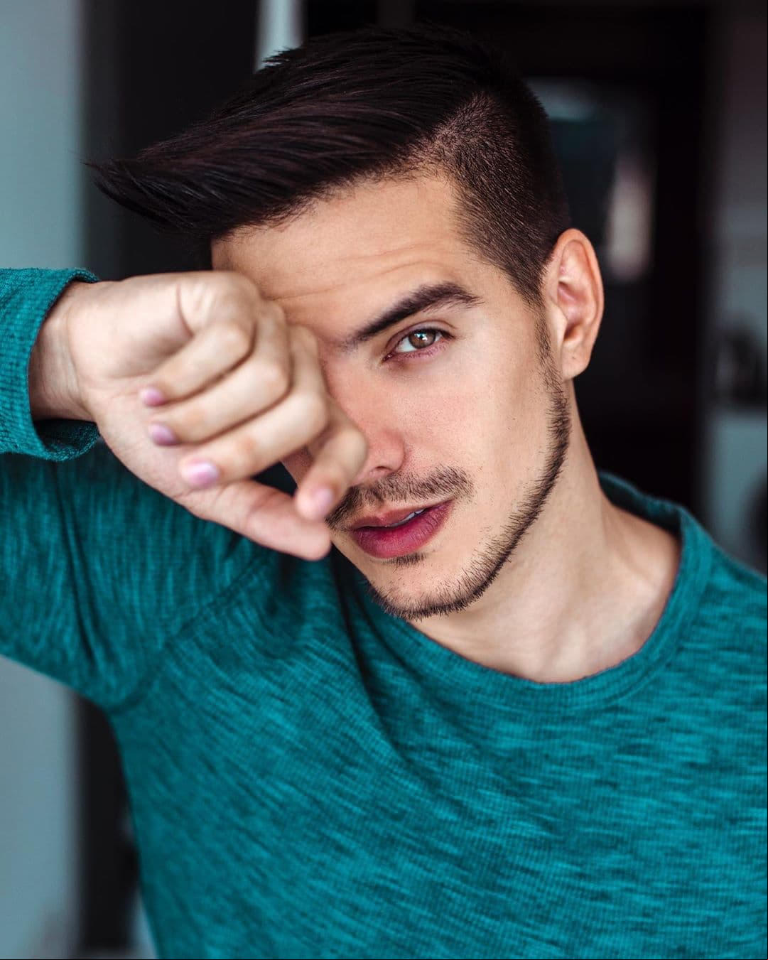 Aunque ni Vadhir, ni la originaria de Ciudad Victoria Tamaulipas han confirmado o negado la relación, hace unos días, el hijo que el comediante mexicano tuvo con Silvana Prince confirmó que estaba en una relación y que comenzó a creer nuevamente en el matrimonio.