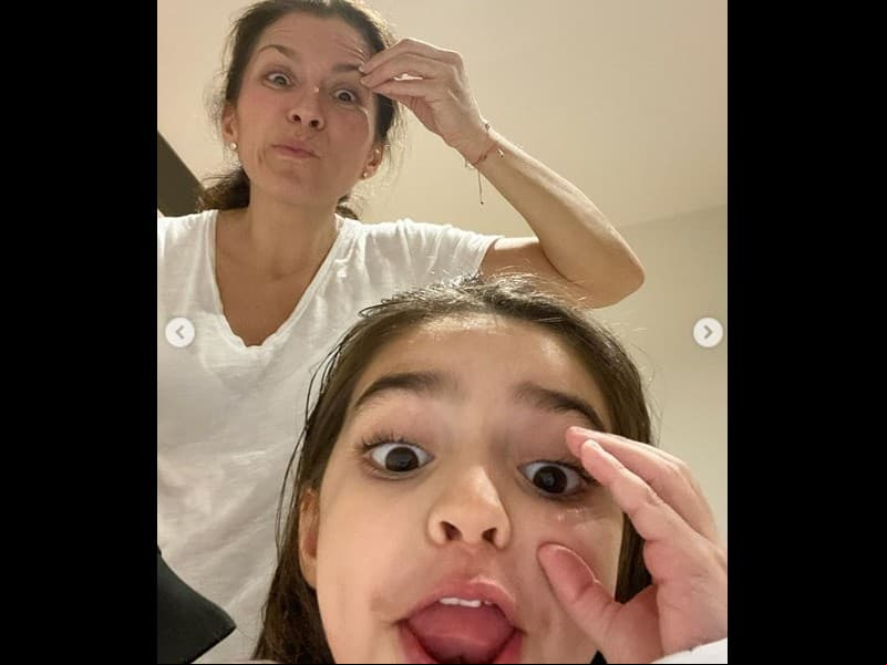 Omar Chaparro fue el primero en notas el parecido y se limitó a escribir la famosa frase del personaje de Eugenio Derbez: ‘Pregúntame’; Odalys Ramírez detalló ‘Son lo más’ junto a dos corazones y Adrián Uribe solo posteó emojis con caritas sonriendo.