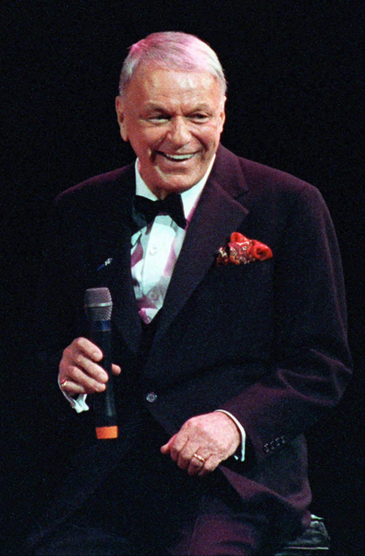 Frank Sinatra Jr., hijo del famoso cantante, fue secuestrado el 8 de diciembre de 1963 en el hotel y casino Harrah’s lake Tahoe y puesto en libertad dos días después de que su padre pagara un rescate de 240 mil dólares. Los secuestradores fueron capturados y procesados.