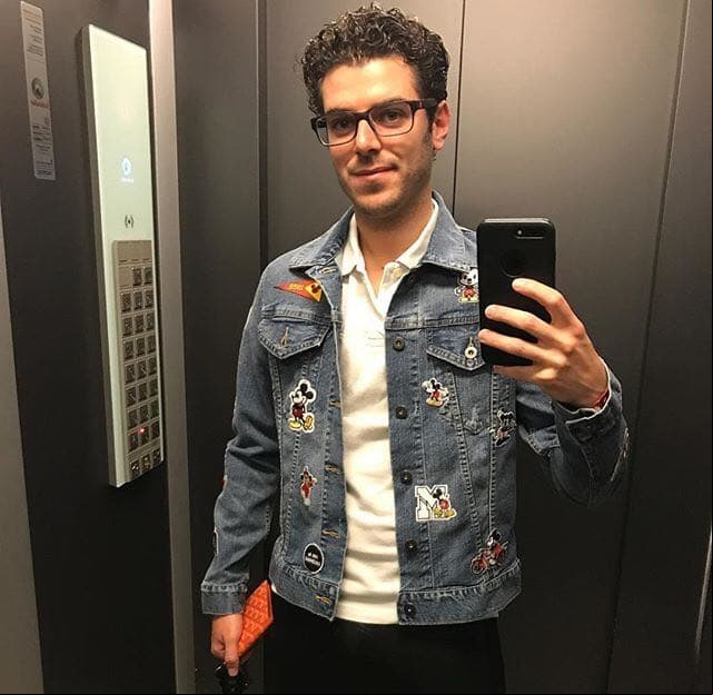 Entre los destinos que el actor ha visitado, se encuentran distintas partes de Asia como Vietnam, Suecia en Europa y algunas ciudades de Estados Unidos. En este último país, Disneylandia ha sido de los lugares a los que más ha acudido.
