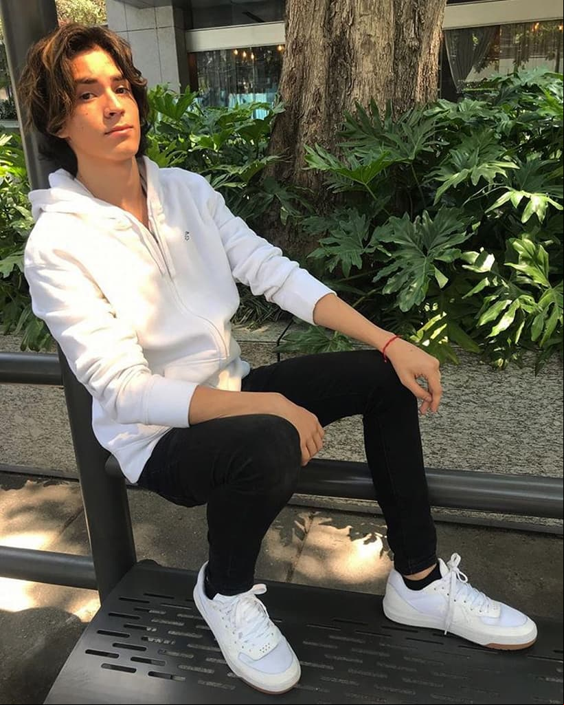 Antes de mudarse a la Ciudad de México, Yael vivió en Cancún, con sus hermanos, Pamela, Rodrigo y Víctor; es alérgico a los perros, por ello debe tomar medicamentos para estar con ‘Betún’, su mascota, y le gusta estar siempre activo, por ello cuando no está trabajando o en la escuela sale a hacer ejercicio o toca la guitarra.