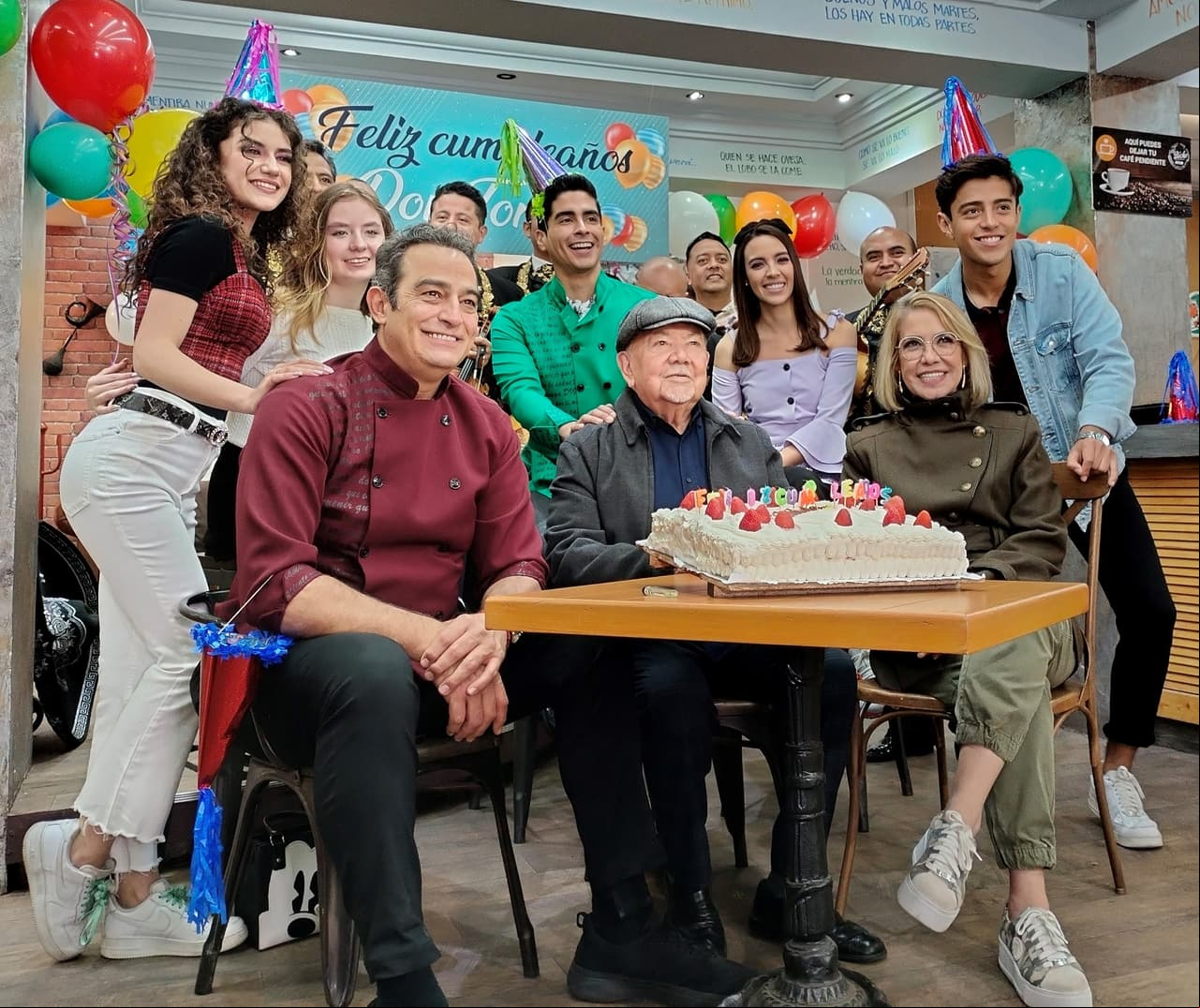 Sergio Corona celebra su cumpleaños número 94 en 'Como dice el dicho'