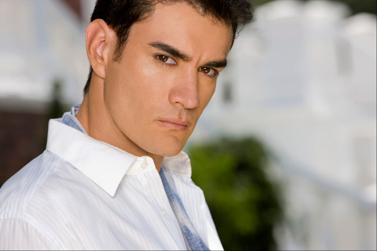 'Bruno', interpretado por David Zepeda, es el gran villano de la historia. Es un hombre de clase alta, ambicioso, engreído, de aspecto rudo y actitud arrogante; un ser fastidioso, hipócrita y egoísta, solapado por una madre sobre protectora.