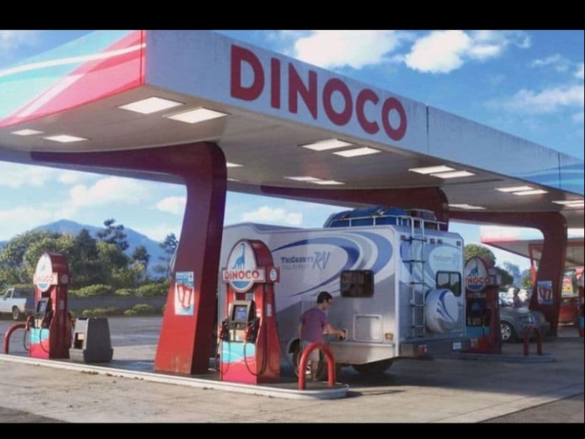 Dinoco, marca de Cars, aparece como una gasolinera.