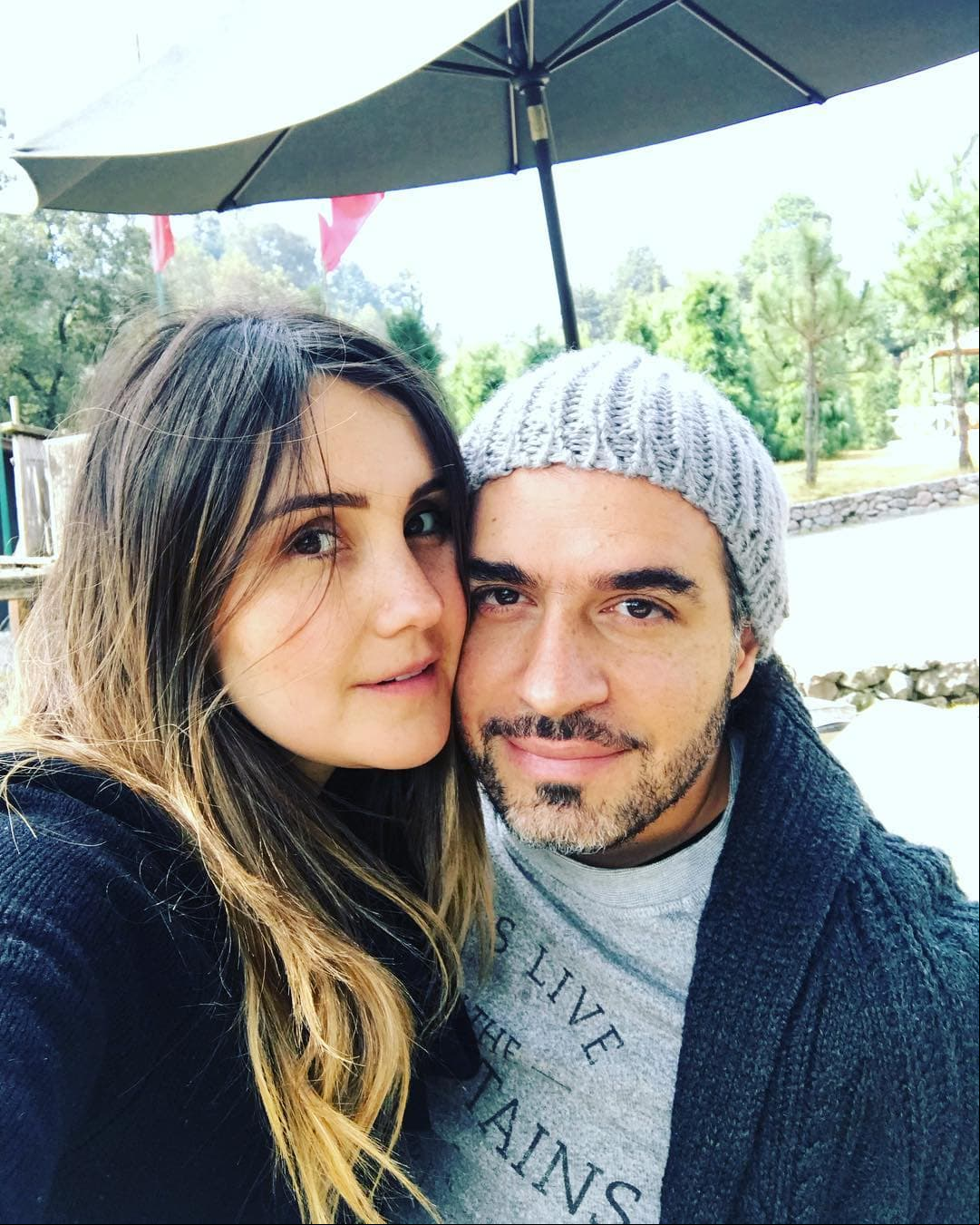 Dulce María y Francisco Álvarez. La pareja, que se conoció en 2016, recientemente anunció su compromiso y aunque no dieron detalles de la boda, la exRBD reveló que quiere ser mamá pronto. Él es 11 años mayor que ella.