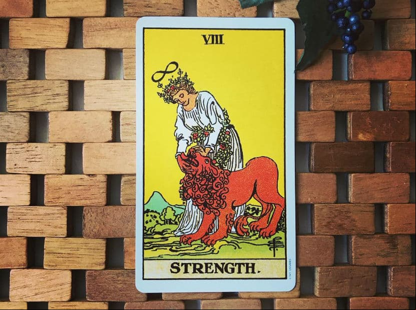 La Fuerza. Antes de tentar a la suerte, se debe visualizar esta carta, ya que da fortuna