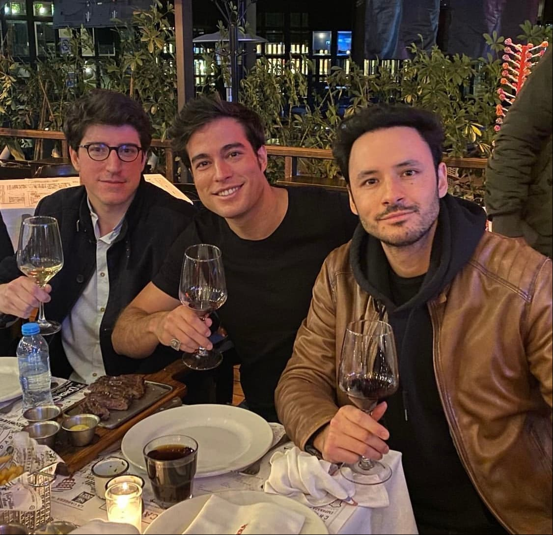 Los actores Danilo Carrera y Enrique Montaño no solo han sido compañeros de trabajo, también son grandes amigos y hasta se dicen de cariño "Los matadores".
