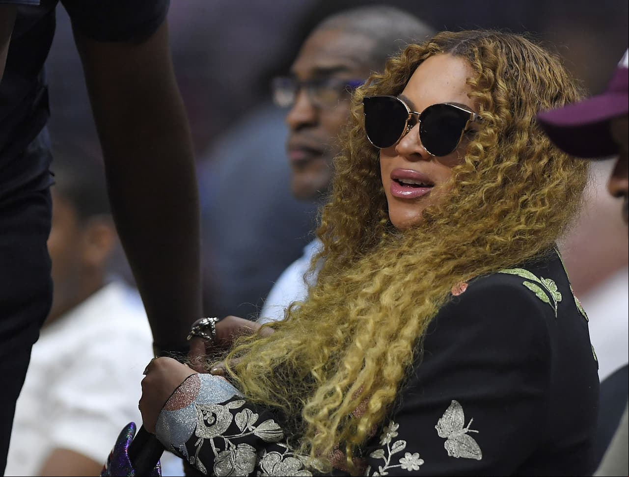 Tras el nacimiento de Blue Ivy, su primera hija, Beyoncé reveló a la revista Shape que aumentó 25 kilos durante el embarazo y logró deshacerse de ellos haciendo ejercicios de cardio y baile, además de que cambió su alimentación.