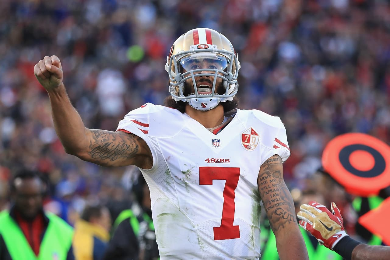 La historia comenzó cuando el en ese entonces mariscal de los San Francisco 49ers se salió del protocolo del juego y llevó su influencia afuera de la competencia.