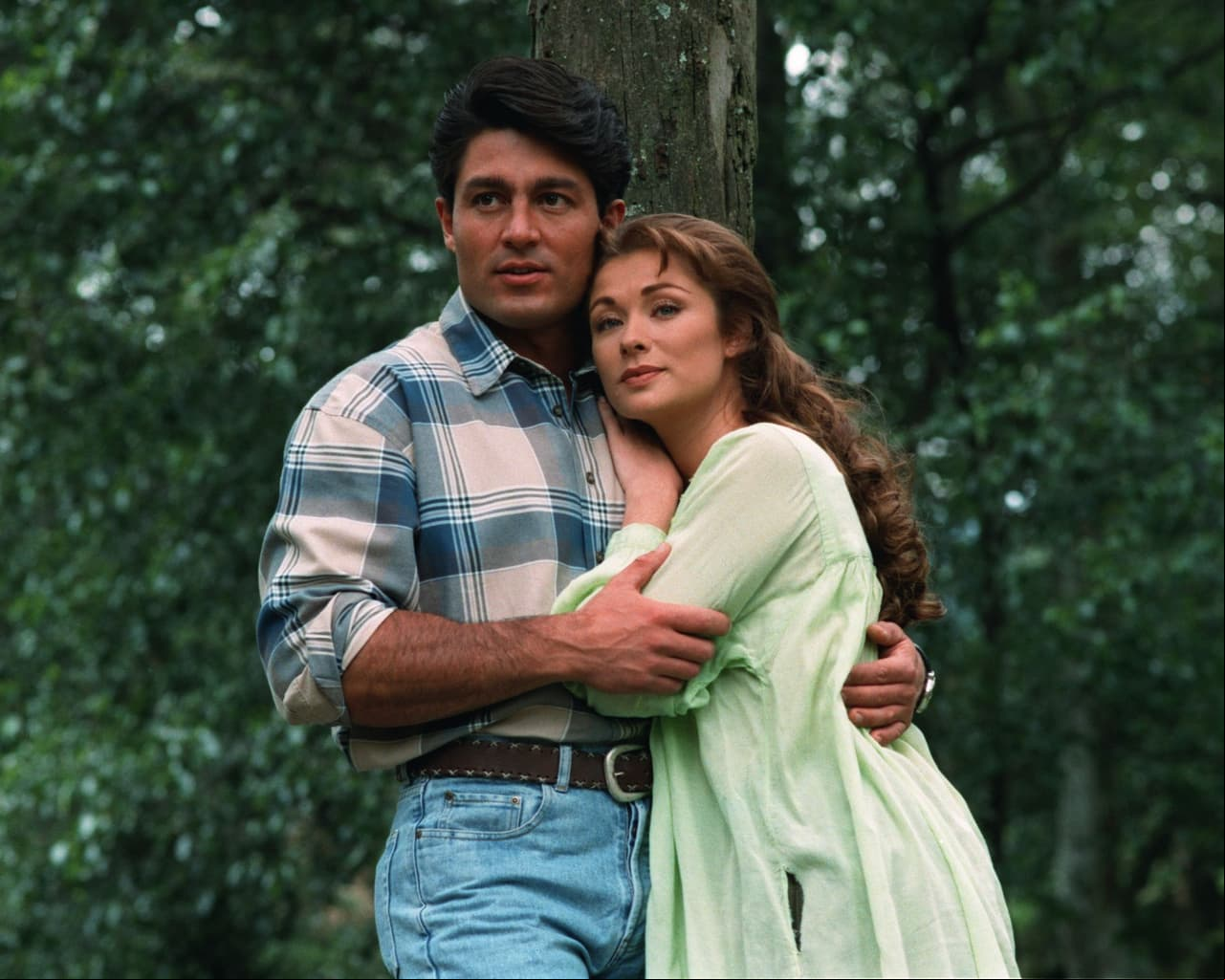 Leticia Calderón. ‘Esmeralda’ fue una de las telenovelas más exitosas, sin embargo, los roces entre Calderón y Fernando Colunga fueron tan graves que, según Univision, la actriz pidió que su personaje no terminara junto a él.
