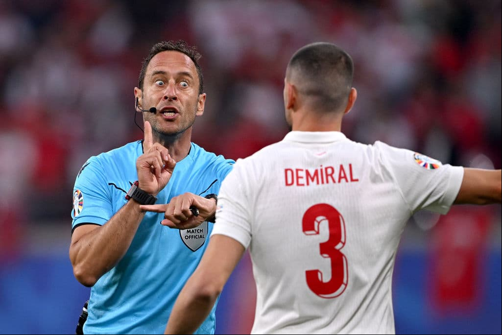 UEFA aplicará a todas sus competiciones que solo el capitán pueda hablar con los árbitros