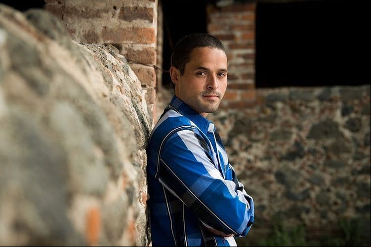 "Reímos todo el tiempo": Gonzalo Vega Jr. cuenta cómo es ser hijo de Raúl Araiza y Cecilia Galliano en 'La Desalmada'