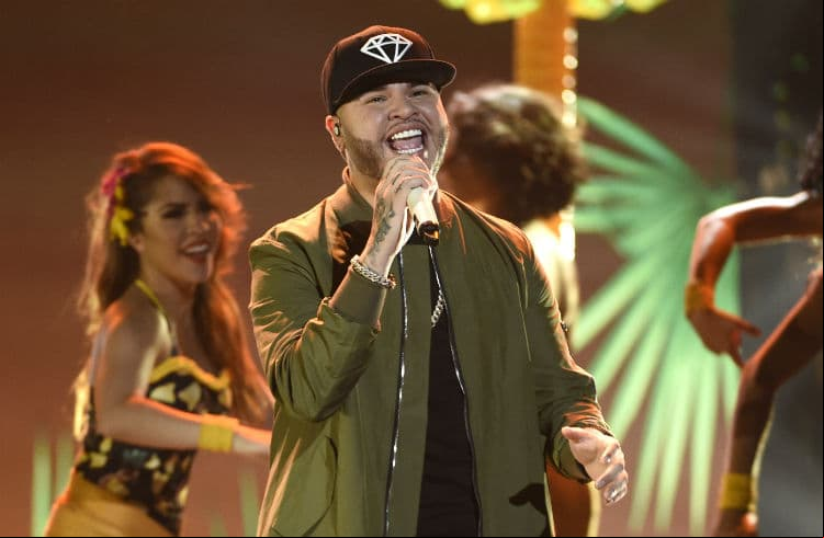 Farruko prepara una nueva producción de mezcla musical