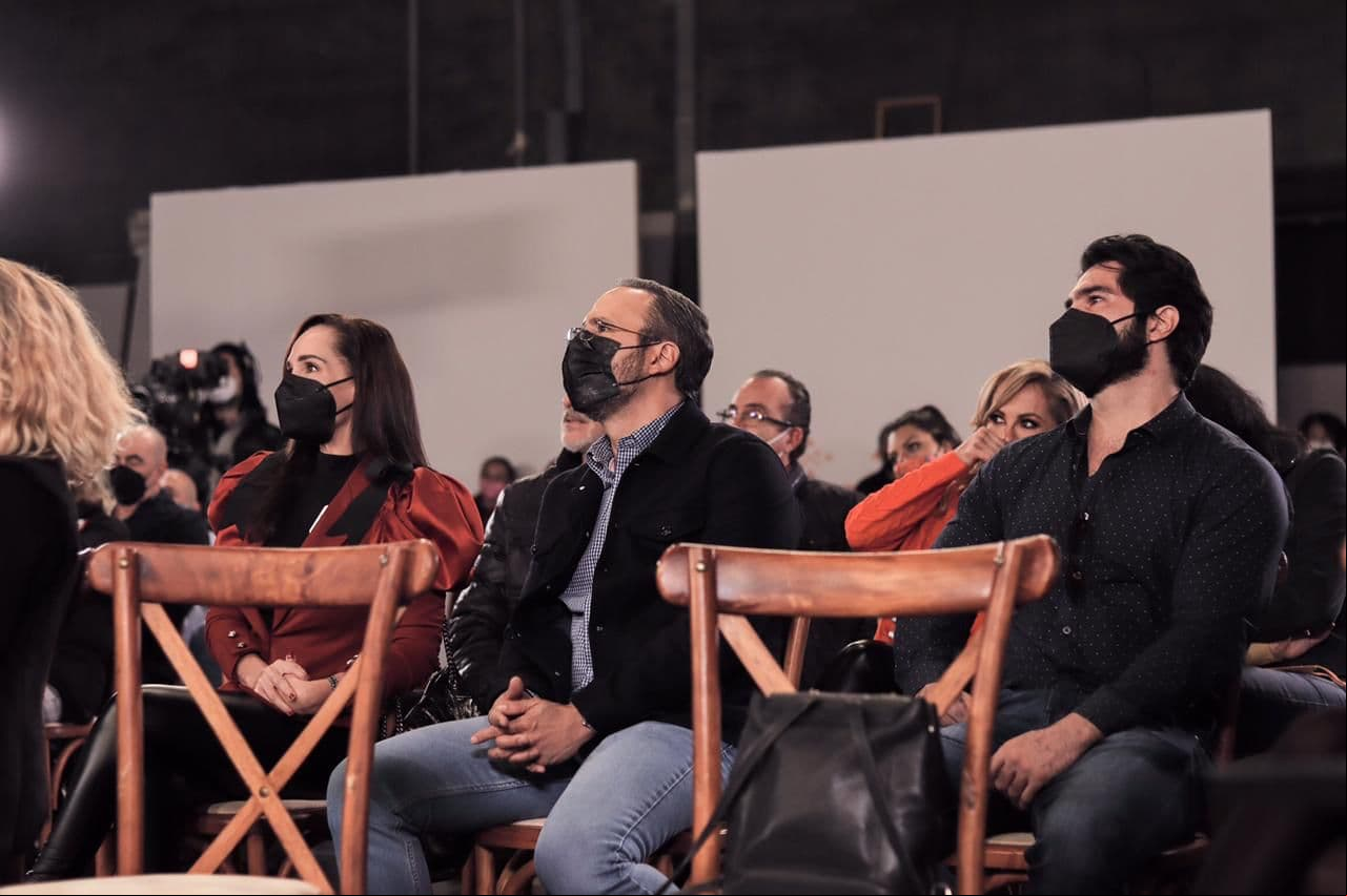 El productor confirmó que, en esta nueva historia, está confirmado el grueso del elenco que formó parte de la primera versión emitida hace una década, como África Zavala, Ernesto Laguardia, Martha Julia, Maribel Guardia, Lola Merino, Arturo Carmona y Raquel Garza, entre otros.