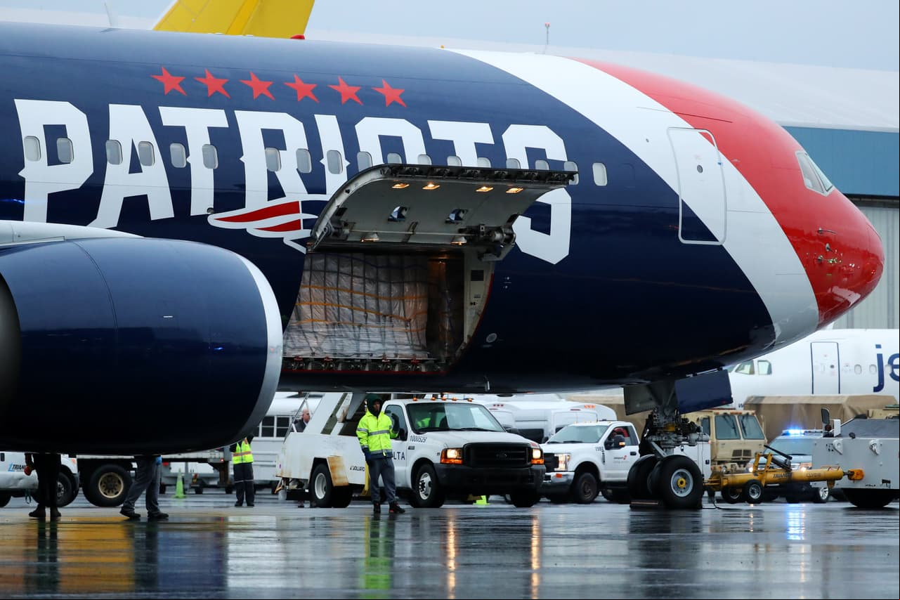 Hace un par de días, los Patriots, único equipo de la NFL con avión propio, apoyaron al gobierno de Estados Unidos, principalmente al estado de Boston con material de alta calidad proveniente de China.