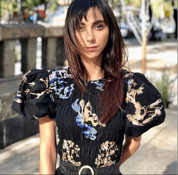 Luego de mantener el cabello corto por unos años, la actriz Natalia Téllez sorprendió a sus fans con un cambio de look. La conductora de 'Netas Divinas' subió una fotografía a su cuenta de Instagram que muestra su melena con extensiones.