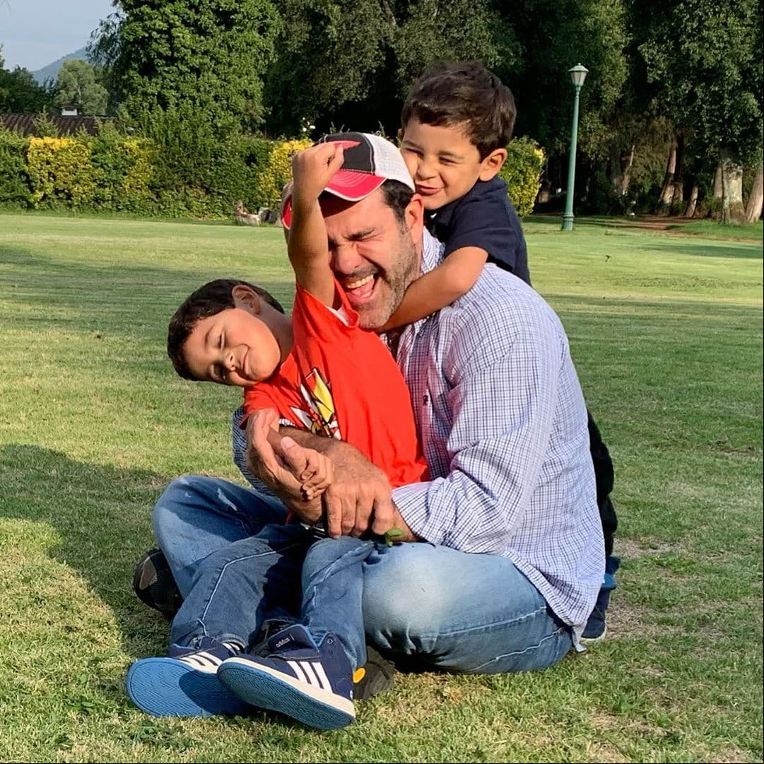 En 2014, Biby Gaytán y Eduardo Capetillo recibieron a sus mellizos Manuel y Daniel.