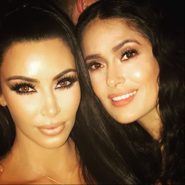 Kim Kardashian VS Salma Hayek, duelo de curvas
