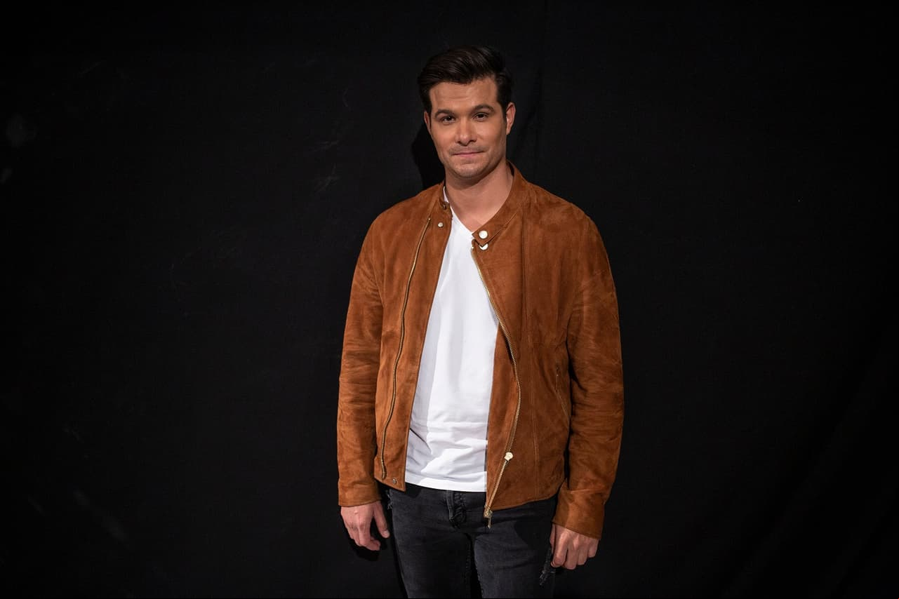 Brandon Peniche regresa a los melodramas de Televisa con este rol de ‘Leonardo’ y una de las novedades será que su madre en esta ficción será Anette Michel: “Nunca he trabajado con ella, pero bien padre, porque estamos cobijados por grandes actores”.