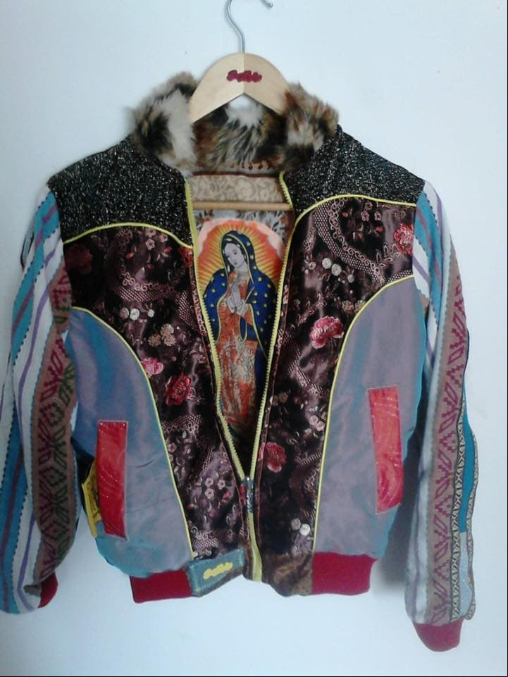El diseñador mexicano Sergio Alcalá ha utilizado la imagen de la Virgen de Guadalupe para crear distintas prendas con su característico estilo ‘mexican kitsch'. Alcalá es recordado por ser el diseñador más joven en participar en el Fashion Week México, en el que debutó a los 22 años.