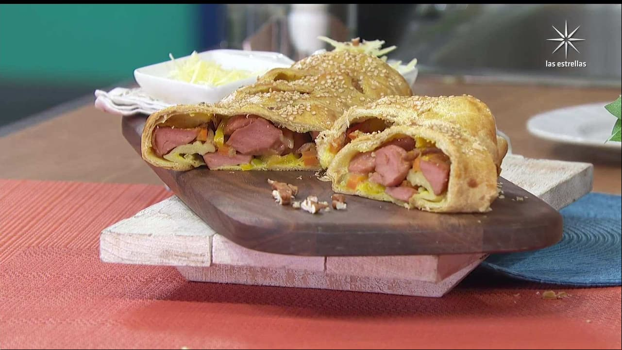 RECETA: Rollo de salchicha y vegetales con dip de queso con nuez