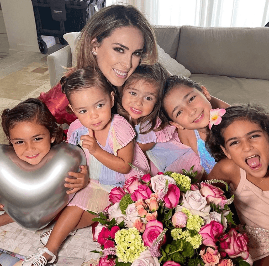 Hijas de Jacky Bracamontes siguen sus pasos en la conducción e impactan con su talento