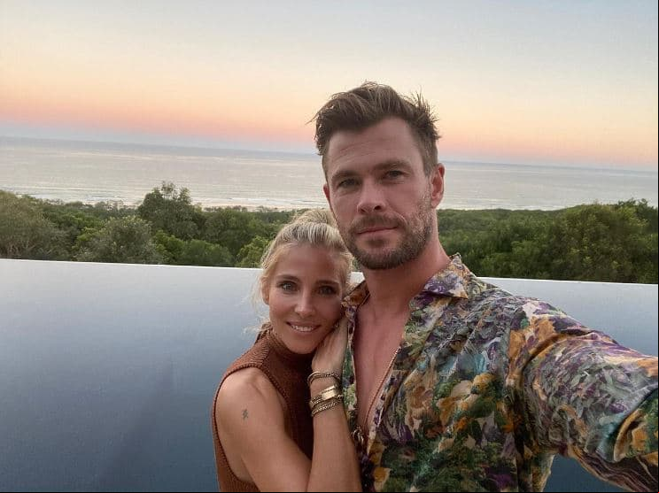Elsa, de 45 años, y Chris, de 38, son padres de tres hijos: su primogénita India Rose, nacida en 2012 y sus mellizos Tristan y Sasha, quienes nacieron en 2014.