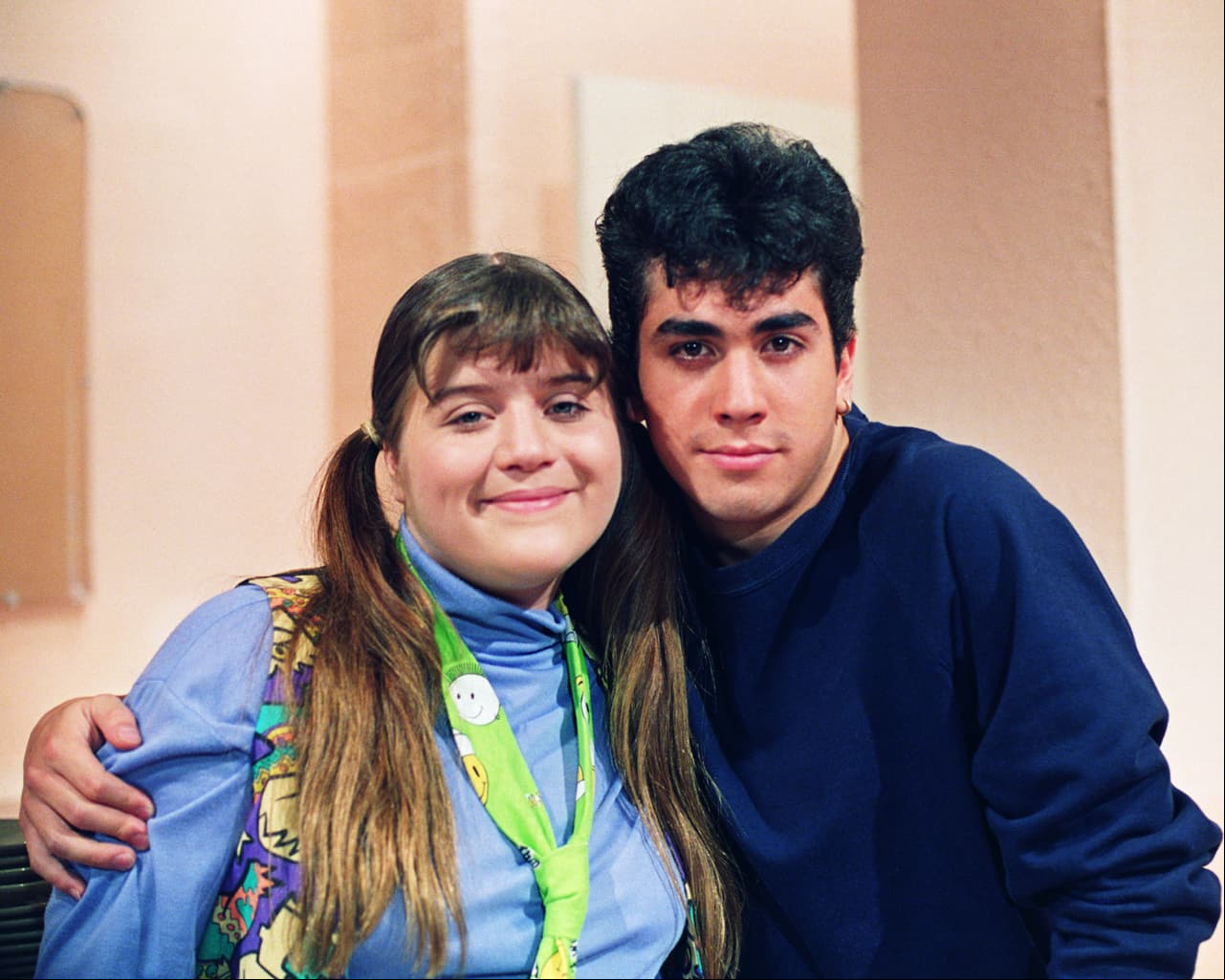 Alejandro Ibarra era “Felipe Rueda” hermano de “Aurora” (Angélica Ruvalcaba), la mejor amiga de “Lorena”. El chico es un desobligado y para ganar dinero se convierte en un ladrón de autopartes.