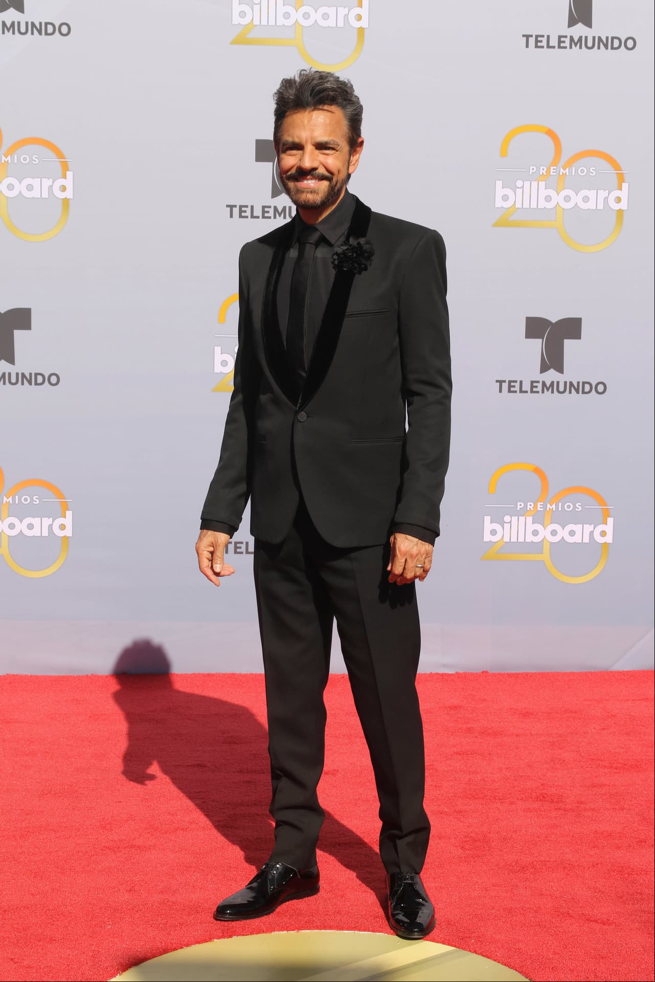 Eugenio Derbez fue el anfitrión y aunque lució un elegante traje, no impactó en la alfombra roja.
