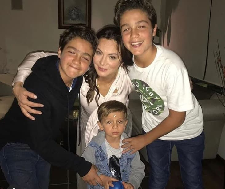 Tal y como dejaron ver en redes sociales, donde posaron junto a Silvia Navarro y su hijo León, a quien han visto crecer desde que nació en 2015.