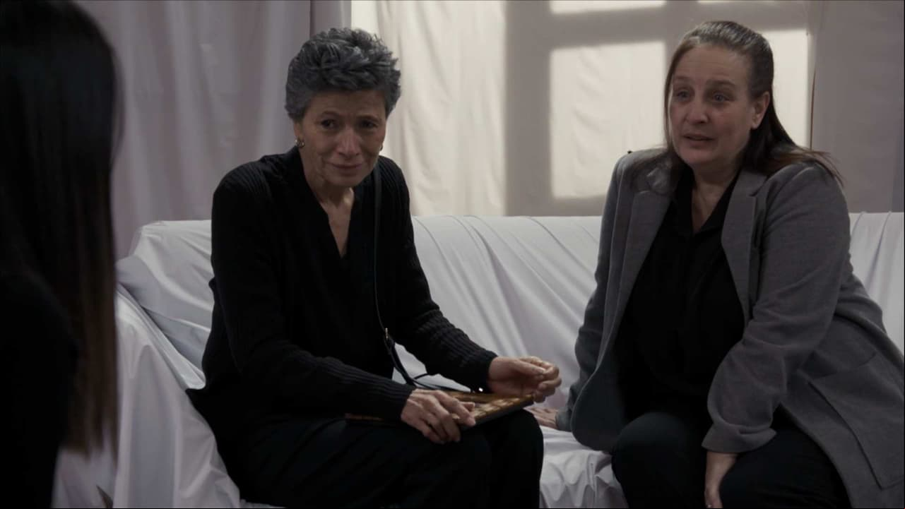 Sara invita a Clara a vivir en familia