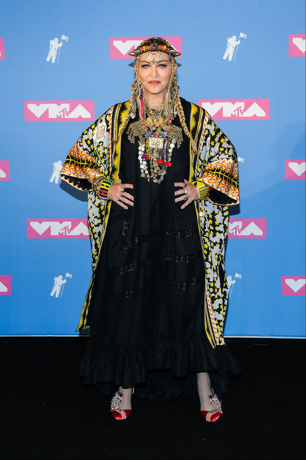 Madonna mostró que es la 'Reina del Pop' con un peculiar atuendo muy in para el evento