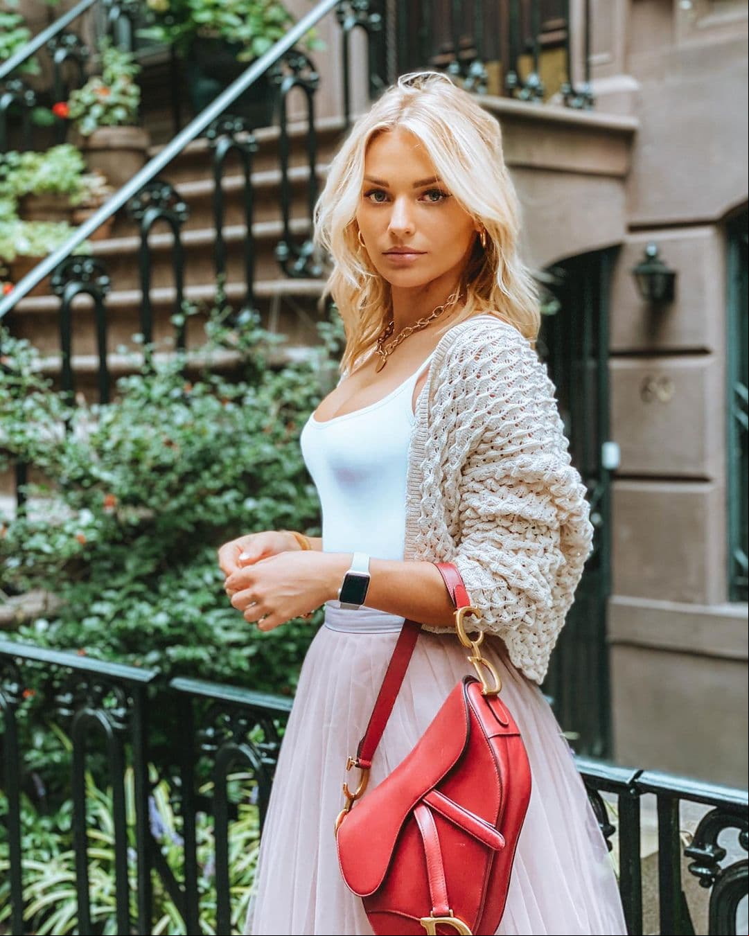 Tras un arduo mes de trabajo y estudio, Irina Baeva está de regreso en México, donde por fin podrá reunirse con su pareja, Gariel Soto.