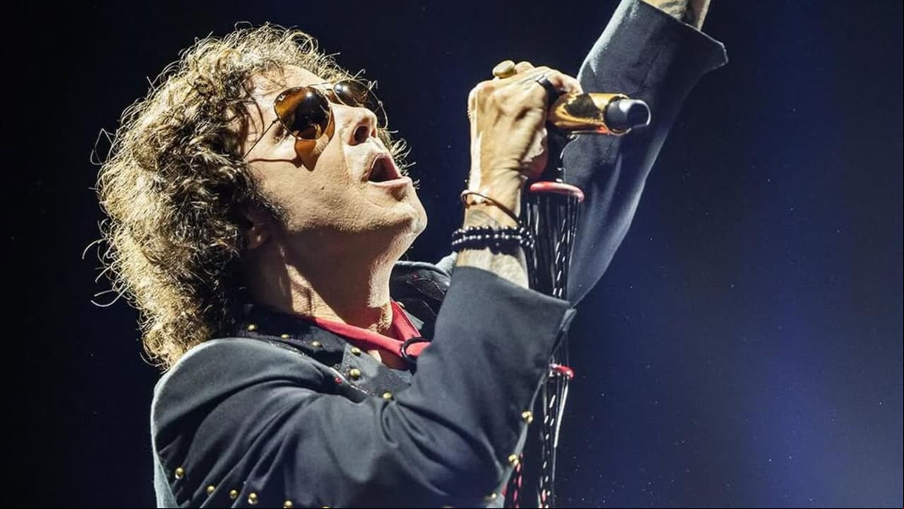 Enrique Bunbury quita celular a fan en pleno concierto en México: esto pasó