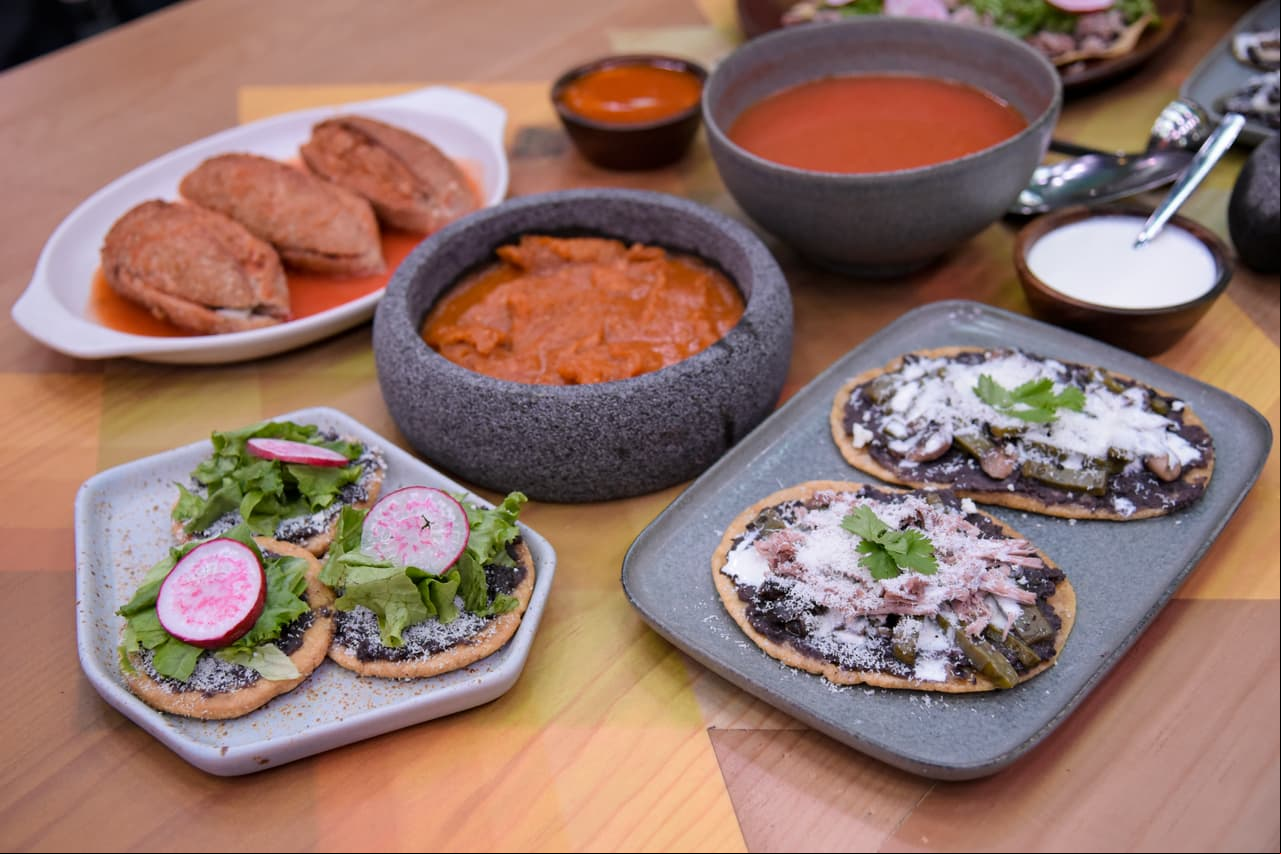 ¡Un reto delicioso!, las familias se lucieron elaborando tostadas, tlayudas, huaraches, picadillo, quesadillas y gorditas. Todo acompañado de exquisitas salsas picantes.