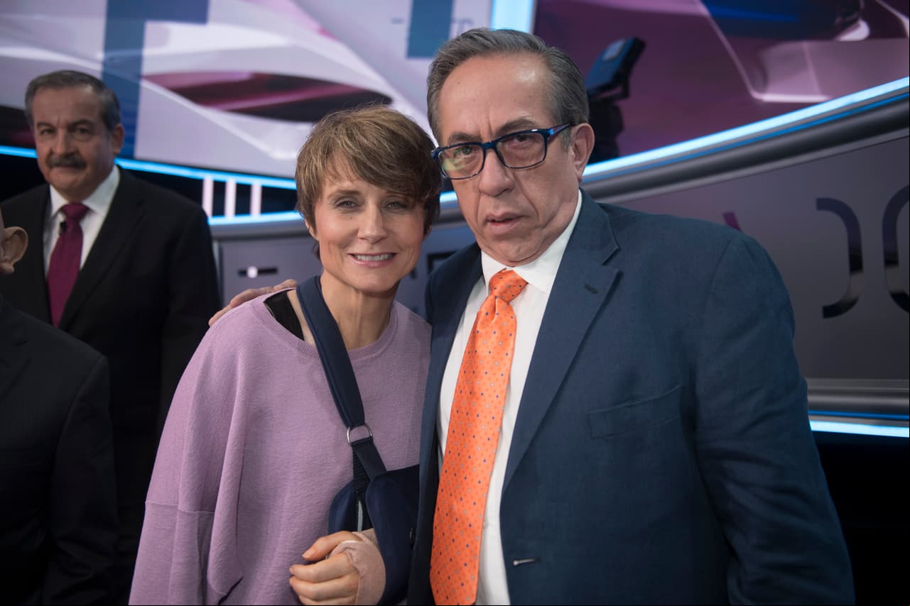 Pero la fantica de fanáticas fue Denise Maerker, quien se retrató con 'El Teacher'...