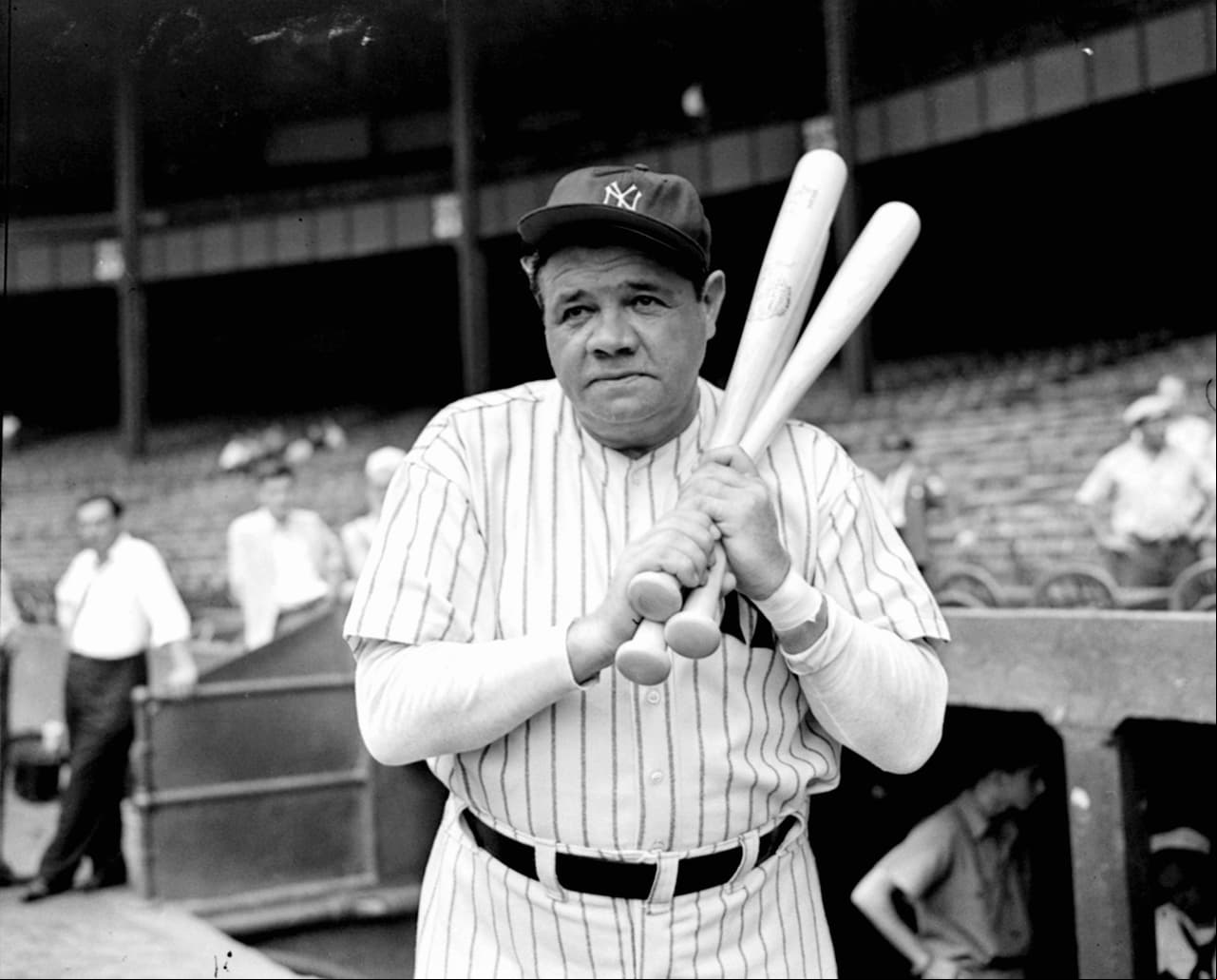 Jugó 22 temporadas en la MLB y perteneció a tres equipos.