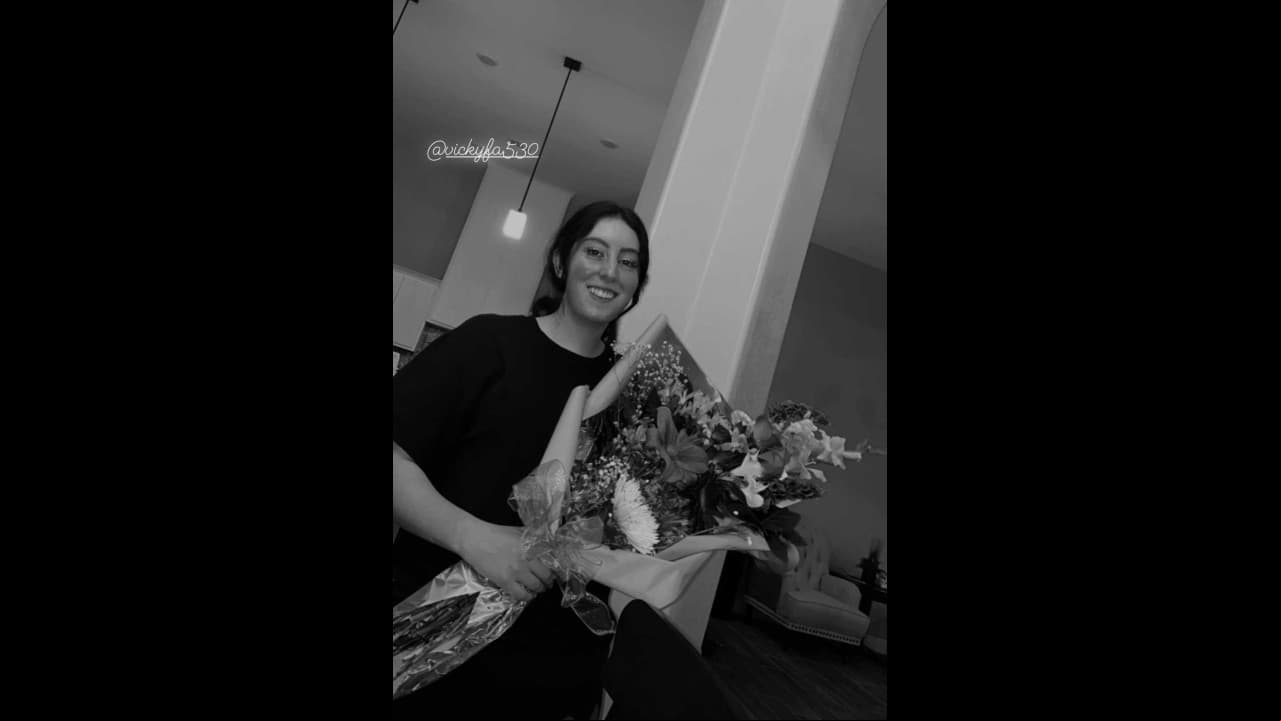 Vicky, hija de Victoria Ruffo, recibió un espectacular ramo de flores