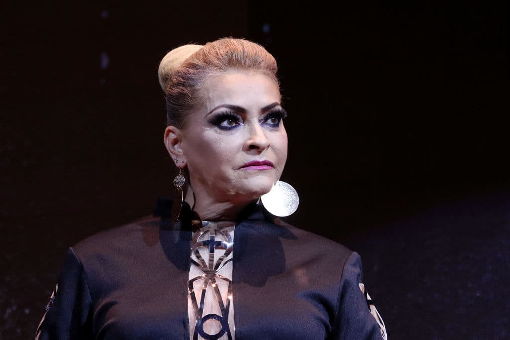 Rocío ha combinado su carrera como cantante en el concepto ‘Grandiosas’ con su trabajo como actriz en historias como ‘Un Camino Hacia el Destino’ y se espera que próximamente aparezca en la telenovela ‘La Mexicana y El Güero’, que se transmite de lunes a viernes por Las Estrellas a las 8:30 de la noche. Además, sorprendió al ser Catrina en el reality ‘¿Quién es la Máscara?’.